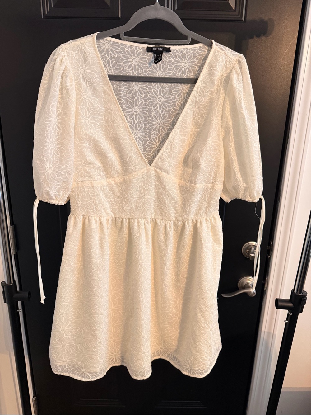 Forever 21 Ivory Floral Lace V-Neck Tunic Dress